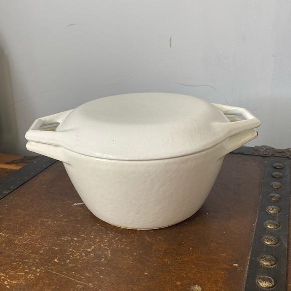 . Vintage Copco D1 White Enamel Cast Iron Dutch Over Cooking Pot with Lid - Picture 1 of 8